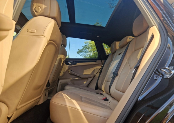 Porsche Macan cena 219899 przebieg: 56720, rok produkcji 2019 z Kraków małe 407